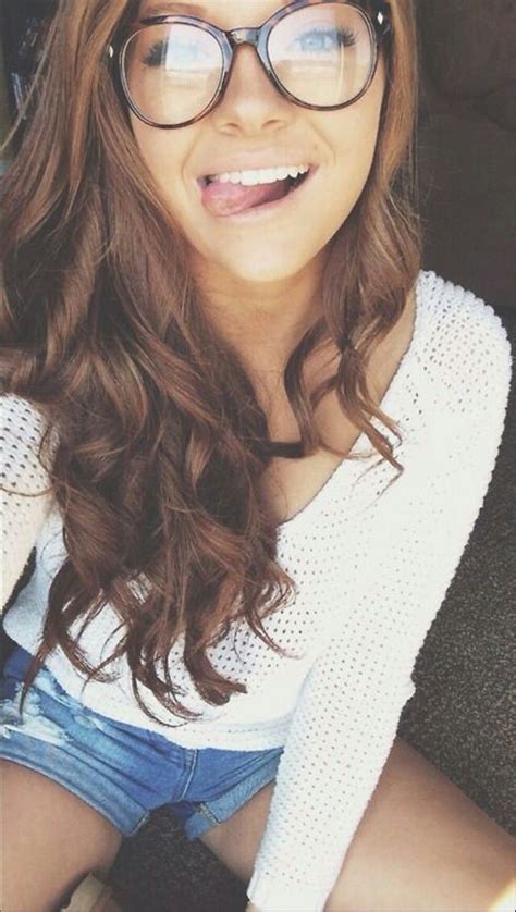 7 Tips for Handling Nude Selfies from Girlfriends