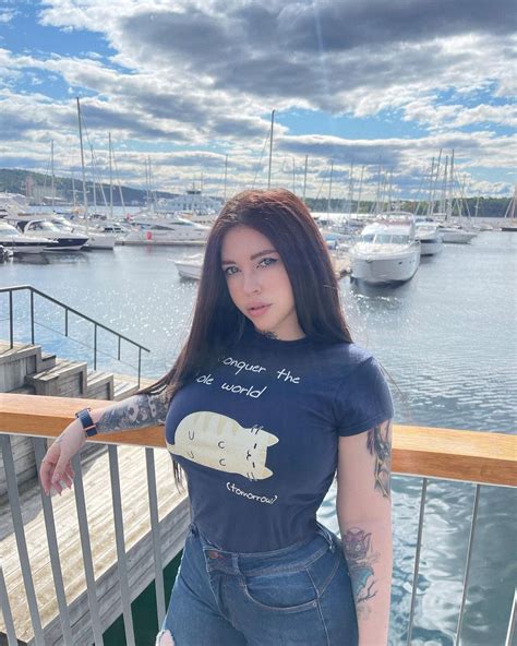 5 Ways Marina Mui’s OnlyFans Content Excels