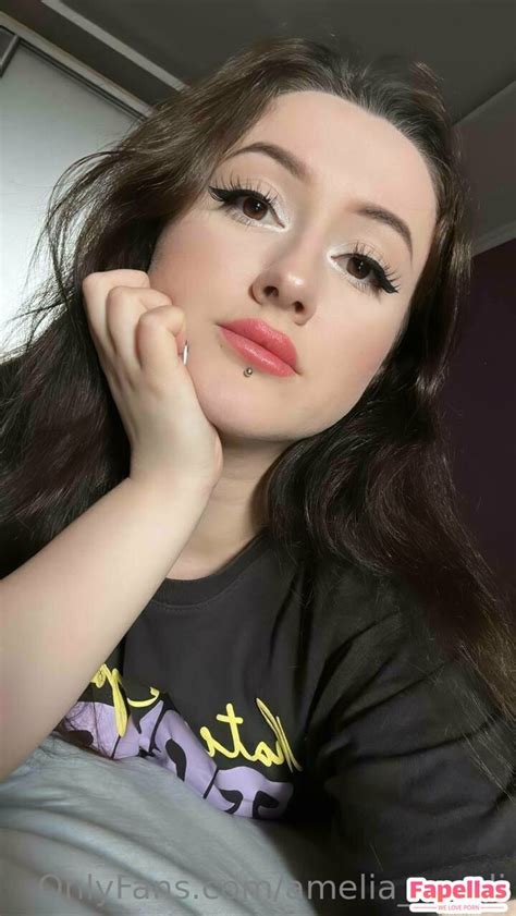 5 Reasons to Follow Ameliakoo on OnlyFans.com